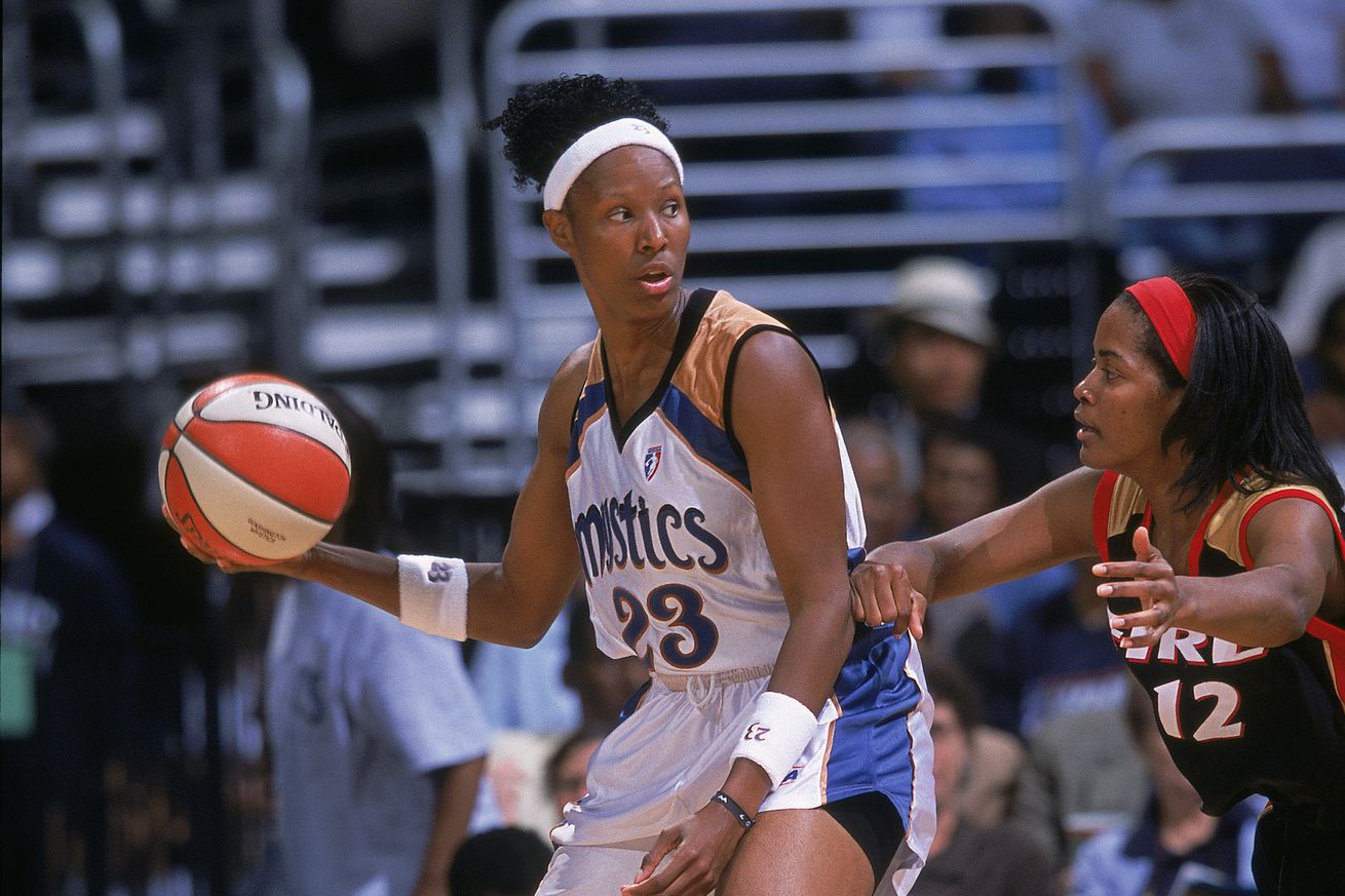 Chamique Holdsclaw #23, Carolyn Young #12